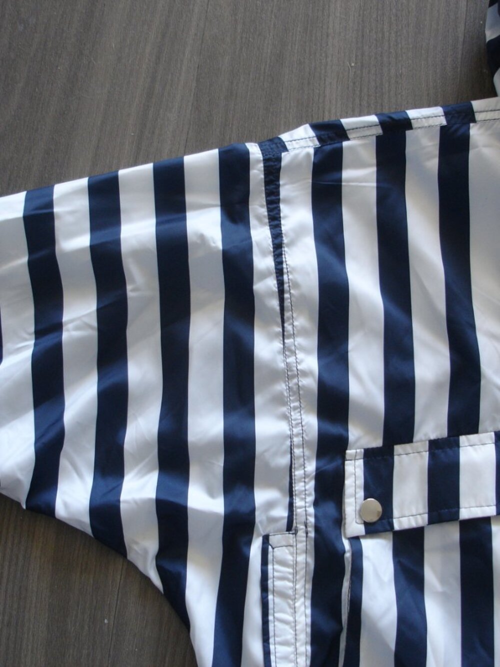 Drawstring jacket - Picture 10 of 11